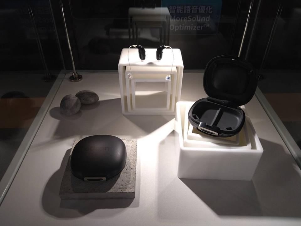 奧迪康藍芽助聽器 Real 無線耳機。Photo Credit：孫敬攝
