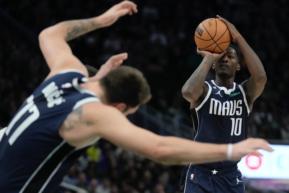 during Dallas Mavericks' Dorian Finney-Smith shoots the first half of an NBA basketball game Sunday, Nov. 27, 2022, in Milwaukee. (AP Photo/Morry Gash)