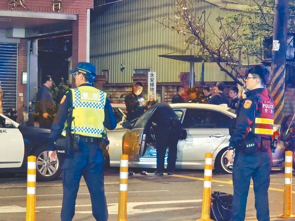 44歲楊姓男子今年3月到桃園警分局景福派出所朝門口開槍，逃亡途中還射傷員警，並在街頭爆發槍戰，桃園地檢署依殺人未遂等罪起訴他，並求刑18年。（本報資料照片）