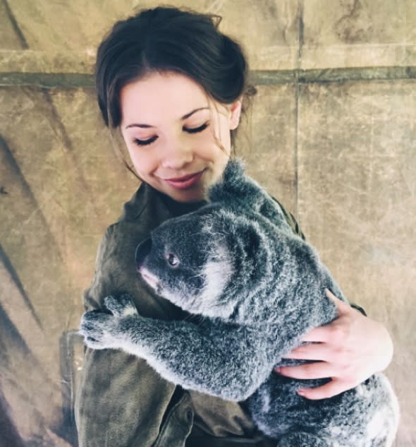 Bindi Irwin does koala cuddles for Easter