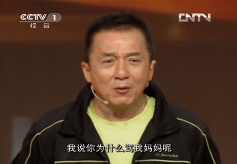 成龍在片場被問候媽媽，氣到想砍導演。（圖／翻攝自開講啦The Voice YouTube）