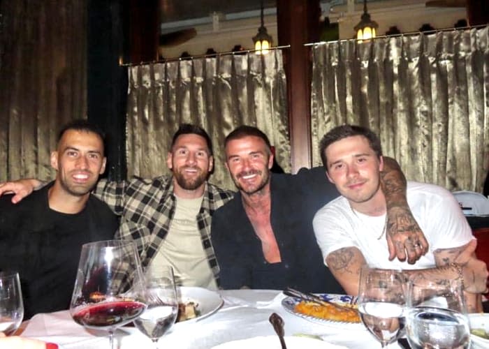 Sergio Busquets, Leo Messi, David Beckham y Brooklyn Beckham