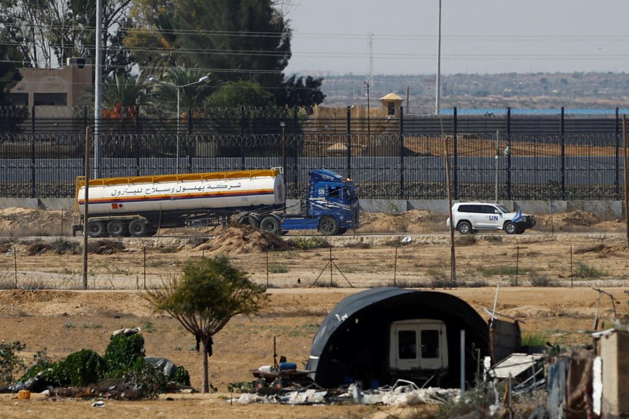 UN-flagged fuel trucks move towards border crossing in Gaza (REUTERS/Ibraheem Abu Mustafa)
