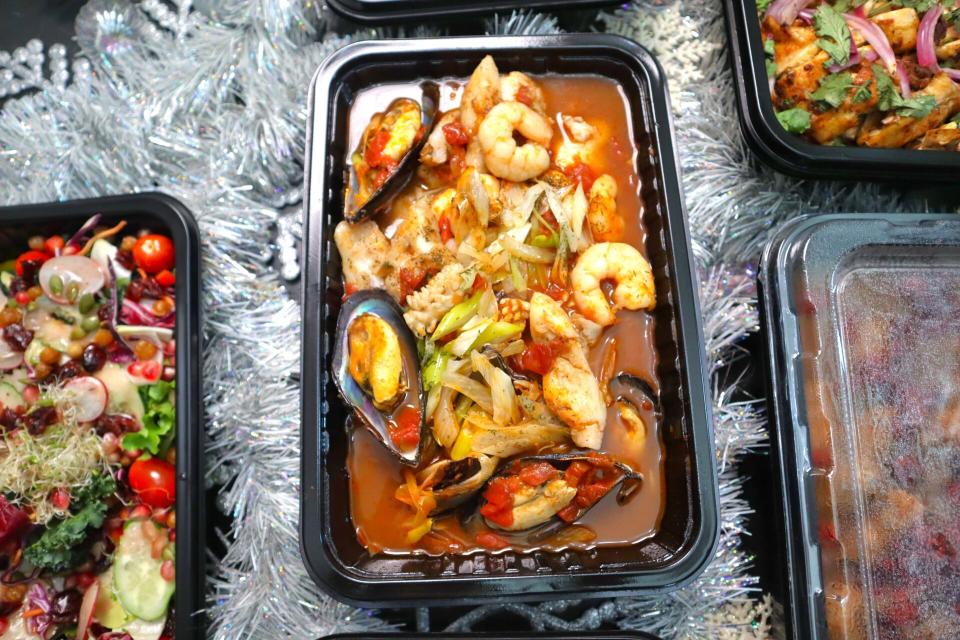 hows catering - seafood stew