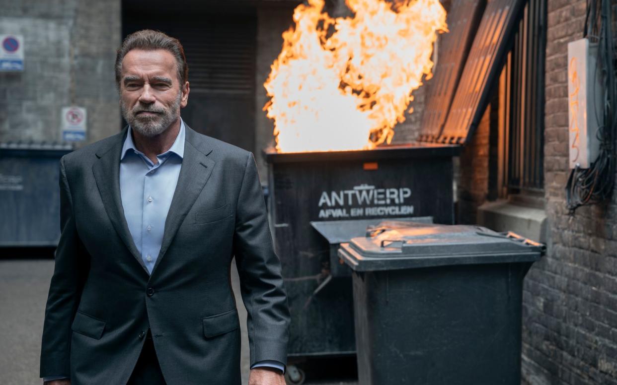 Trotz seiner 75 Jahre schwingt sich Arnold Schwarzenegger noch mal zum Actionhelden auf. (Bild: Netflix / Christos Kalohoridis)