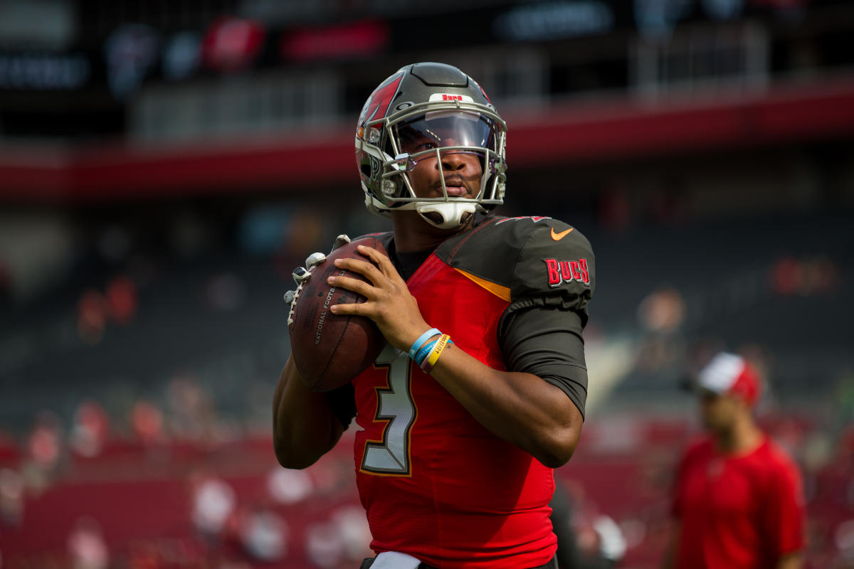 Steve Young says Bucs would be 'nuts' to move on from Jameis Winston