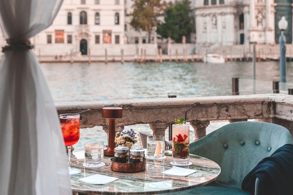 St. Regis Venice Champagne Sabering