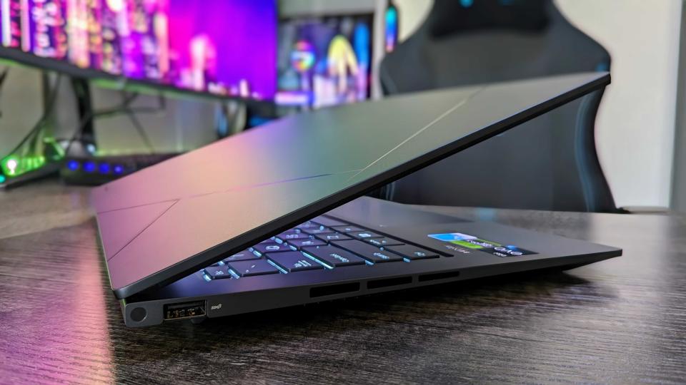 Image of the ASUS Zenbook 14X OLED (UX3404).