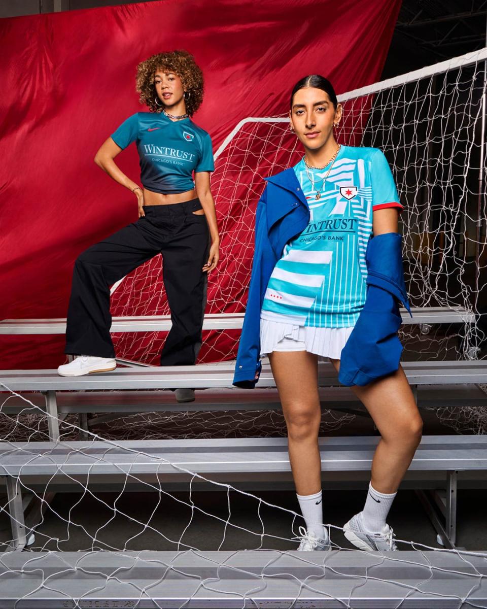 The Chicago Red Stars primary (right) and secondary (left) kits from Nike.