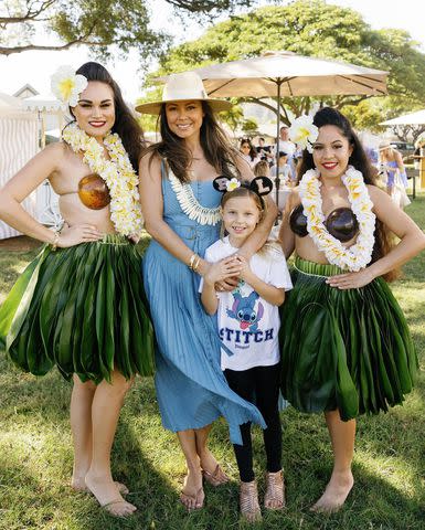 <p>Jessica Lane Studio (IG: @jessicalanestudio) Coordinator: Corrie Mendes (IG: @corriemendes)</p> Vanessa and Brooklyn Lachey with hula dancers