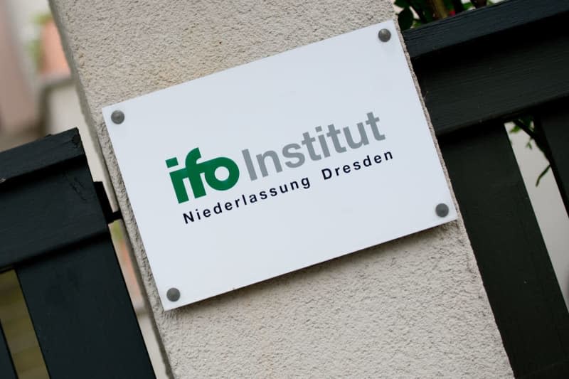 A billboard of the ifo Institute - Leibniz Institute for Economic Research at the University of Munich e. V. Dresden branch. Arno Burgi/ZB/dpa