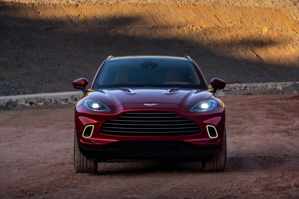 Aston_Martin_DBX04-jpg.jpg