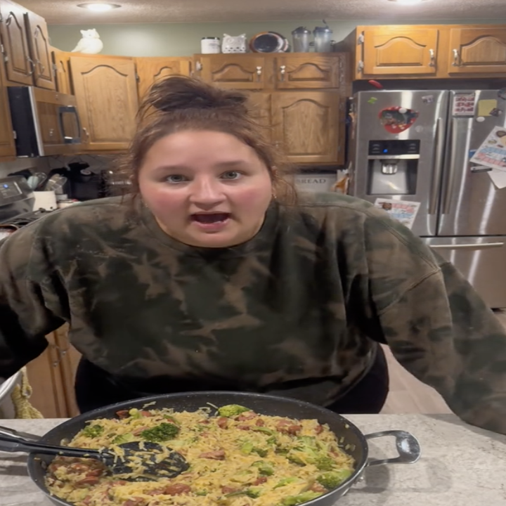 jessica standing over a rice dish in a skillet