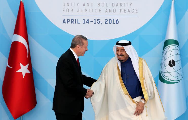 Erdogan traf sich mit Mohammed bin Salman, dem Kronprinzen von Saudi-Arabien. (Bild: AP Photo)