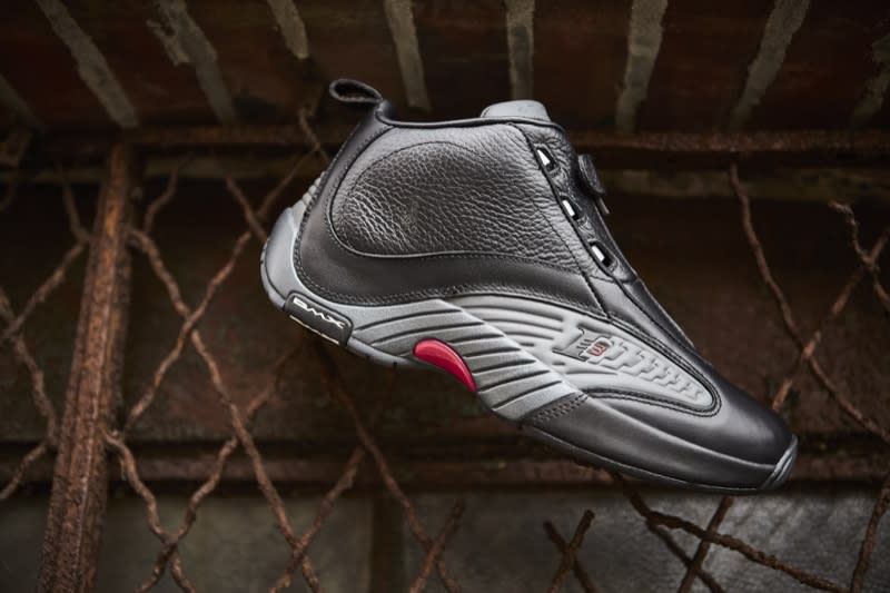 Reebok Answer IV 限量Road配色 讓球迷能再次回味當年戰神風采。