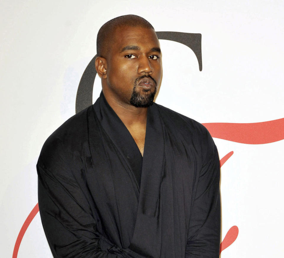 Kanye West fue despedido de Adidas hace un año por sus comentarios antisemitas, pero desde hace una década, esta conducta fue ignorada por la empresa, la sociedad con el rapero generaba altas ganancias. (Patricia Schlein/STAR MAX/Archivo)