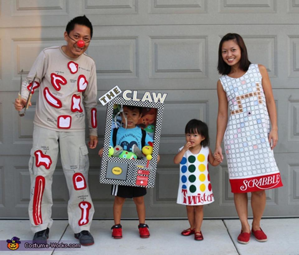 Via <a href="http://www.costume-works.com/costumes_for_families/games-family.html" target="_blank">Costume Works</a>