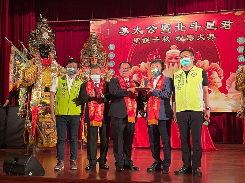 台北市長候選人陳時中出席姜太公祝壽大典。（姜太公道場提供）
