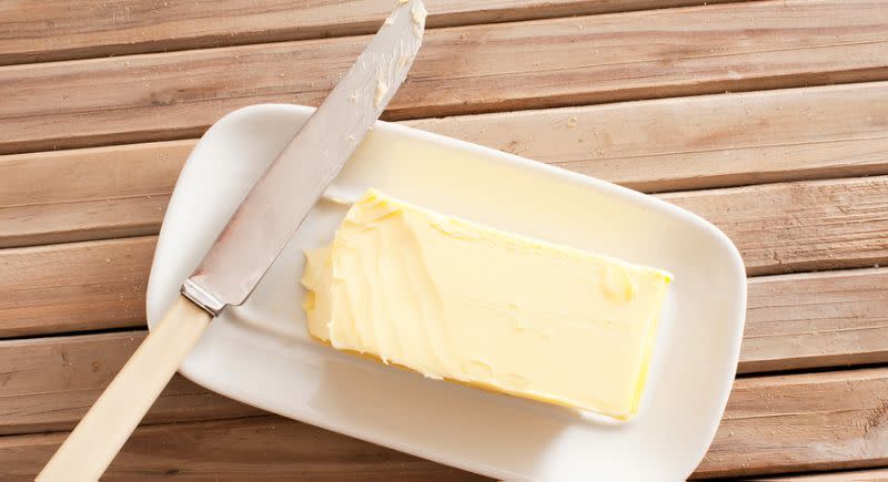 Stocker son beurre au réfrigérateur pourrait l’empêcher de finir contaminé. [Photo: Getty]
