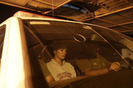 Migrant Mislady Herrera from Cuba who was detained by the police is transported to an immigration office, at the Chilean and Peruvian border in Arica, Chile, November 16, 2018. REUTERS/Ivan Alvarado