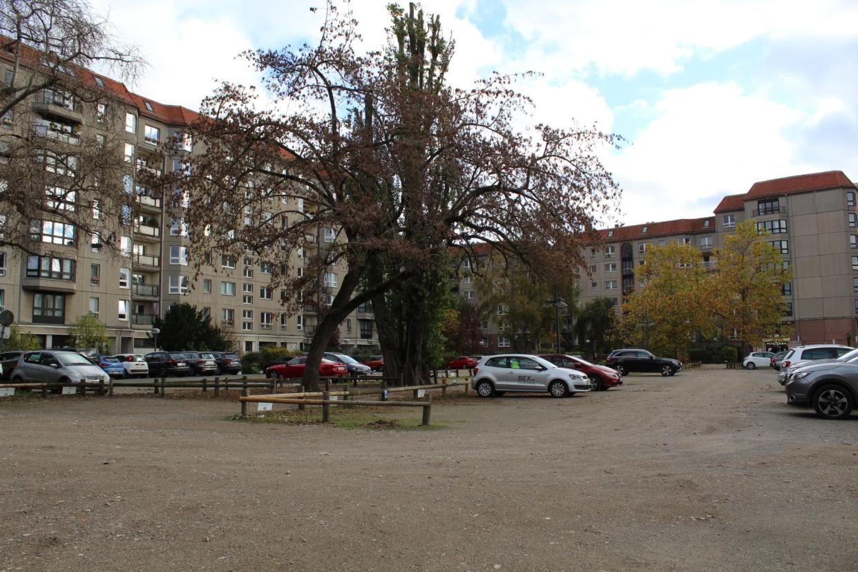 El estacionamiento que se creó encima del búnker de Hitler en una zona residencial de Berlín (Alemania). Foto: María Cristina Martín