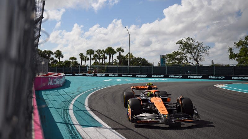 Lando Norris driving as fast as he can away from the bill for his food order. - Photo: Rudy Carezzevoli (Getty Images)