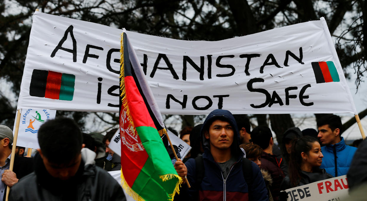 Protesters take part in a demonstration against racism and European asylum policy in Vienna, Austria, on March 18, 2017. (Photo: Leonhard Foeger / Reuters)