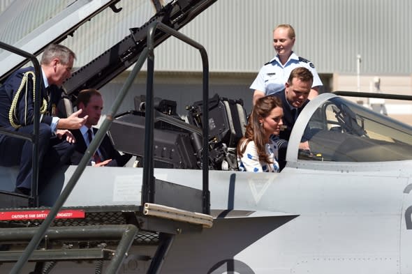 kate-middleton-fighter-jet-queensland-australia-royal-tourkate-middleton-fighter-jet-queensland-australia-royal-tour