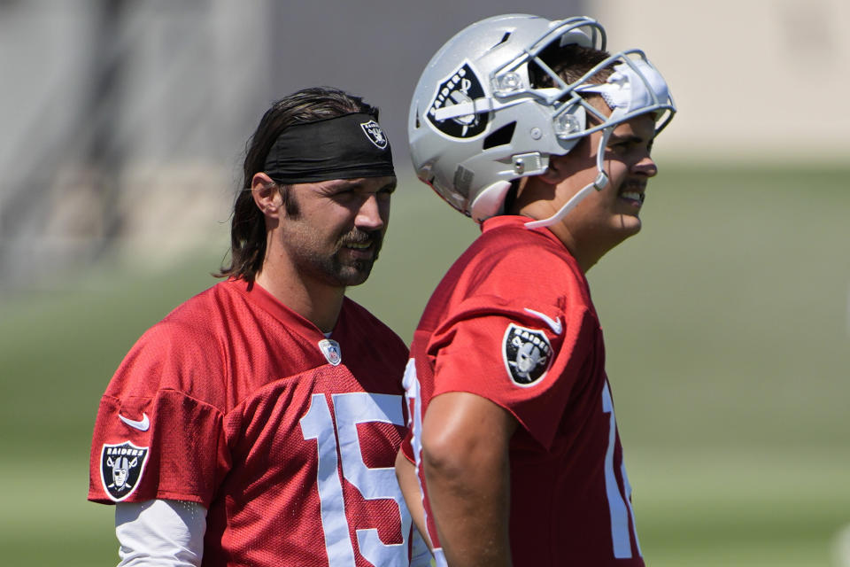 Las Vegas Raiders quarterback Gardner Minshew (15) and quarterback Aidan O'Connell watch during an NFL football practice Tuesday, June 4, 2024, in Henderson, Nev. (AP Photo/John Locher)