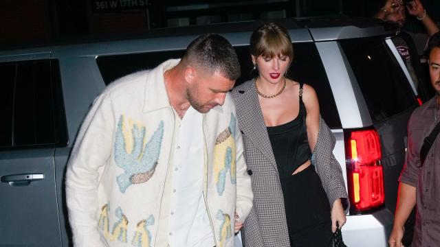 Travis Kelce Catches Second Taylor Swift Show in Singapore After Their Date  at the Mall