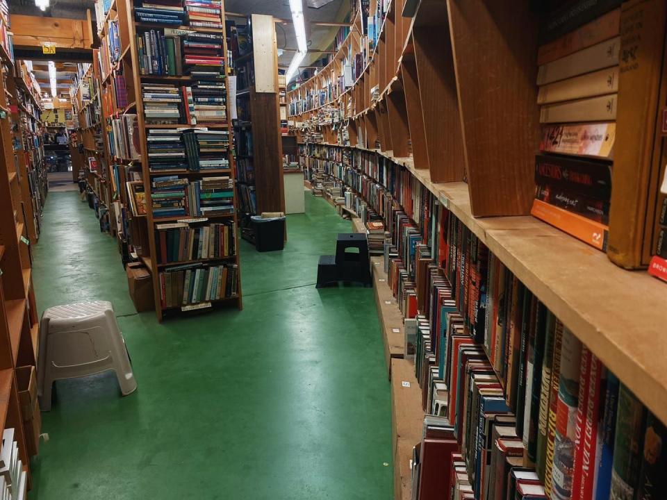 Florida: Chamblin Bookmine, Jacksonville