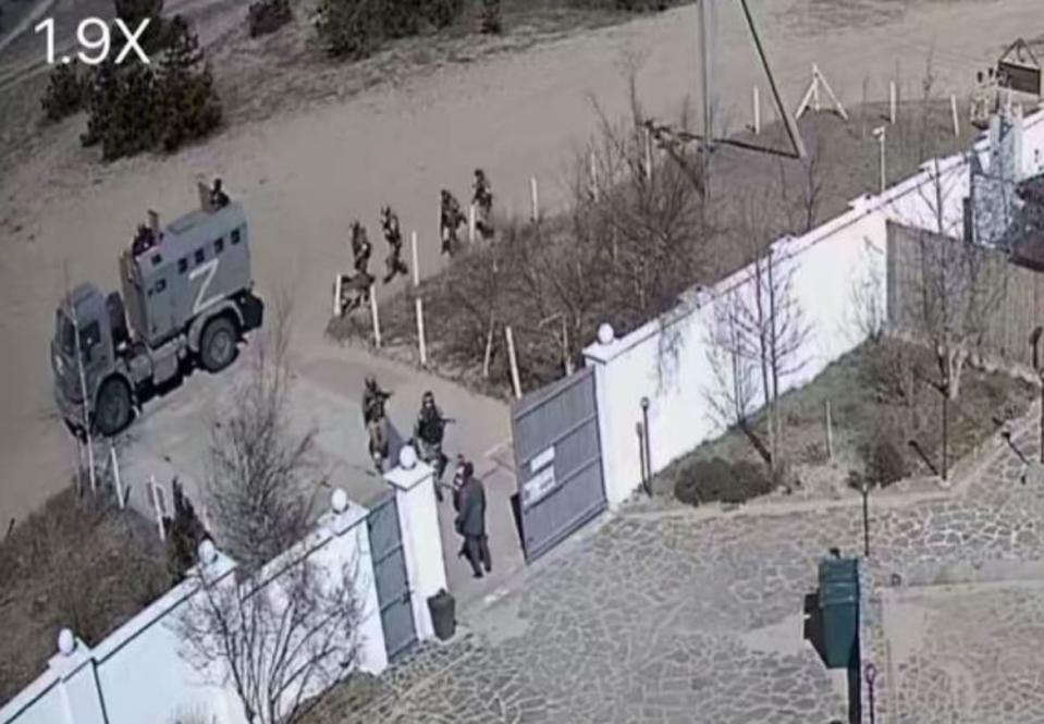 A screenshot of security footage shows Russian soldiers outisde the gate at Inna's home in Ukraine. 