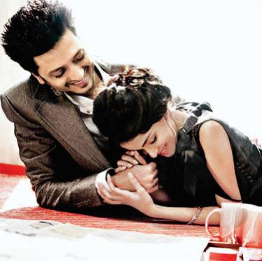 11 Most Romantic Moments Of Bollywood's Cutest Couple Riteish And Genelia