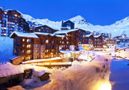 <p>Val Thorens est faite pour celles et ceux qui souhaitent se relaxer en se régalant après avoir dévalé les pistes. Les tables de Jean Sulpice, chef étoilé, ou encore d'Eric Samson, qui prend les commandes des cuisines du Koh-I-Nor… vous mettront vite en appétit. Même chose au nouveau Club Med Sensations, fraîchement inauguré en décembre 2014,et dont la carte a été élaborée par Thierry Van Rillaer et Edouard Loubet.</p><p>Plus d'infos sur <a href="https://city-guide.elle.fr/saint-jean-de-belleville-73/loisir/sport/val-thorens-9165" rel="nofollow noopener" target="_blank" data-ylk="slk:Val Thorens;elm:context_link;itc:0;sec:content-canvas" class="link ">Val Thorens</a></p><br>