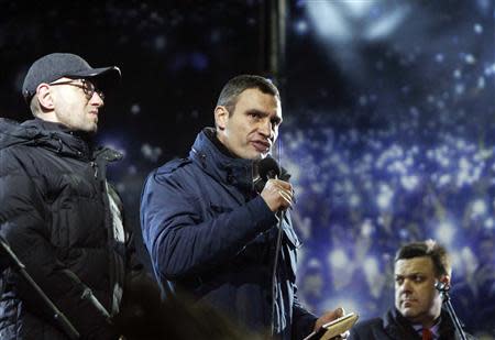 Heavyweight boxing champion and UDAR (Punch) party leader Vitaly Klitschko (C), head of the All-Ukrainian Union Svoboda (Freedom) Party Oleg Tyagnibok (R) and Ukrainian opposition leader Arseny Yatsenyuk attend a pro-European integration rally in Independence square in Kiev January 16, 2014. REUTERS/Gleb Garanich