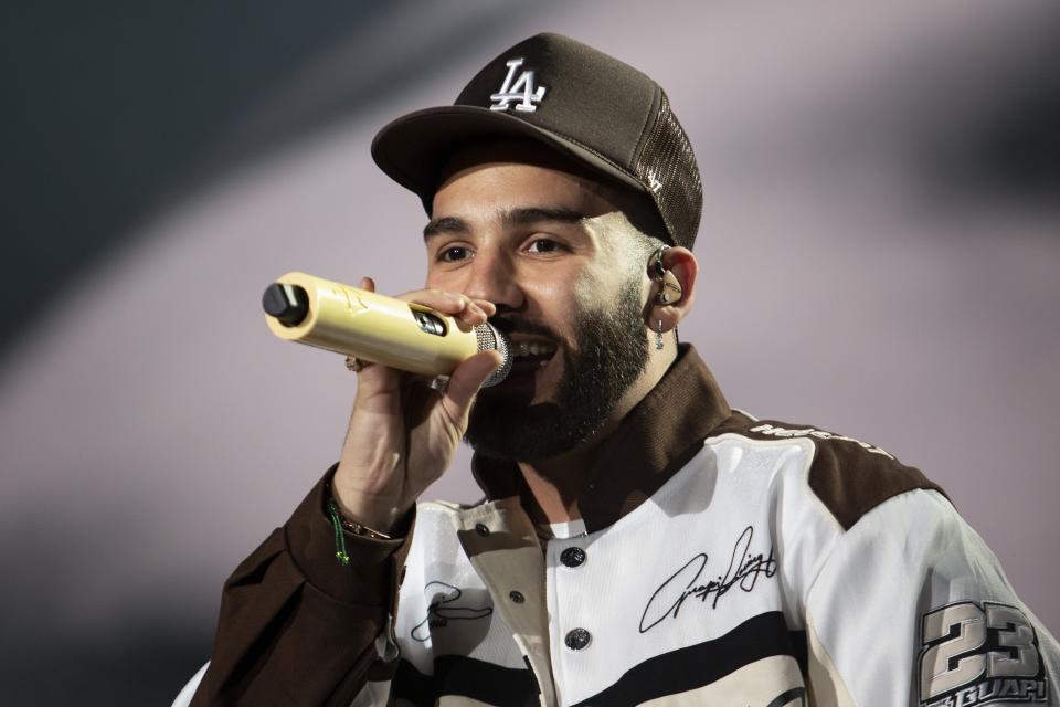 El cantante colombiano Manuel Turizo durante su concierto en el Coca-Cola Flow Fest de la Ciudad de México el domingo 26 de noviembre de 2023. (Foto AP/Alejandro Godínez)