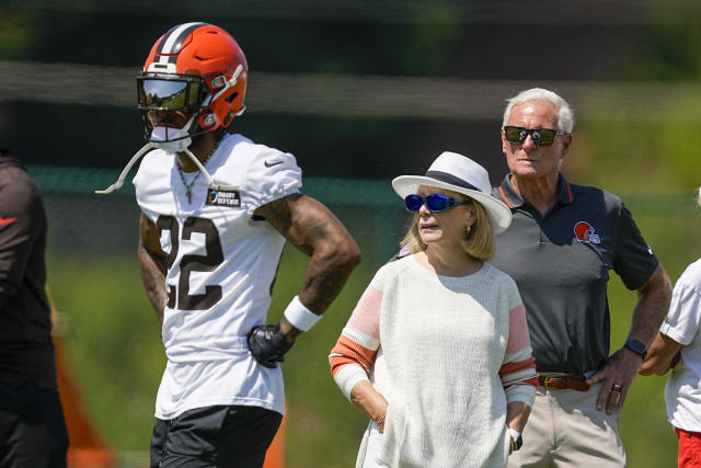 Browns owners Dee and Jimmy Haslam optimistic about season, but not putting  playoff pressure on team