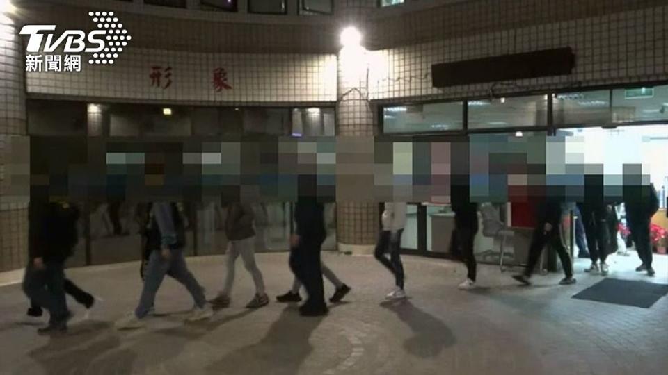 22人遭警方送辦。（圖／TVBS）