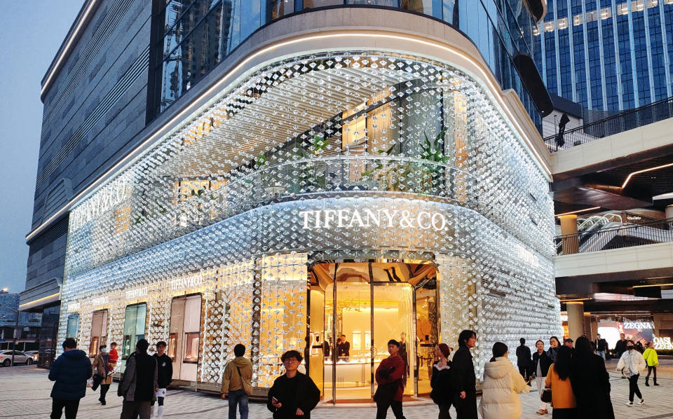 SHANGHAI, CHINA - MARCH 16, 2024 - Citizens walk past a Tiffany & Co. store of luxury brand in Shanghai, China, March 16, 2024. (Photo credit should read CFOTO/Future Publishing via Getty Images)