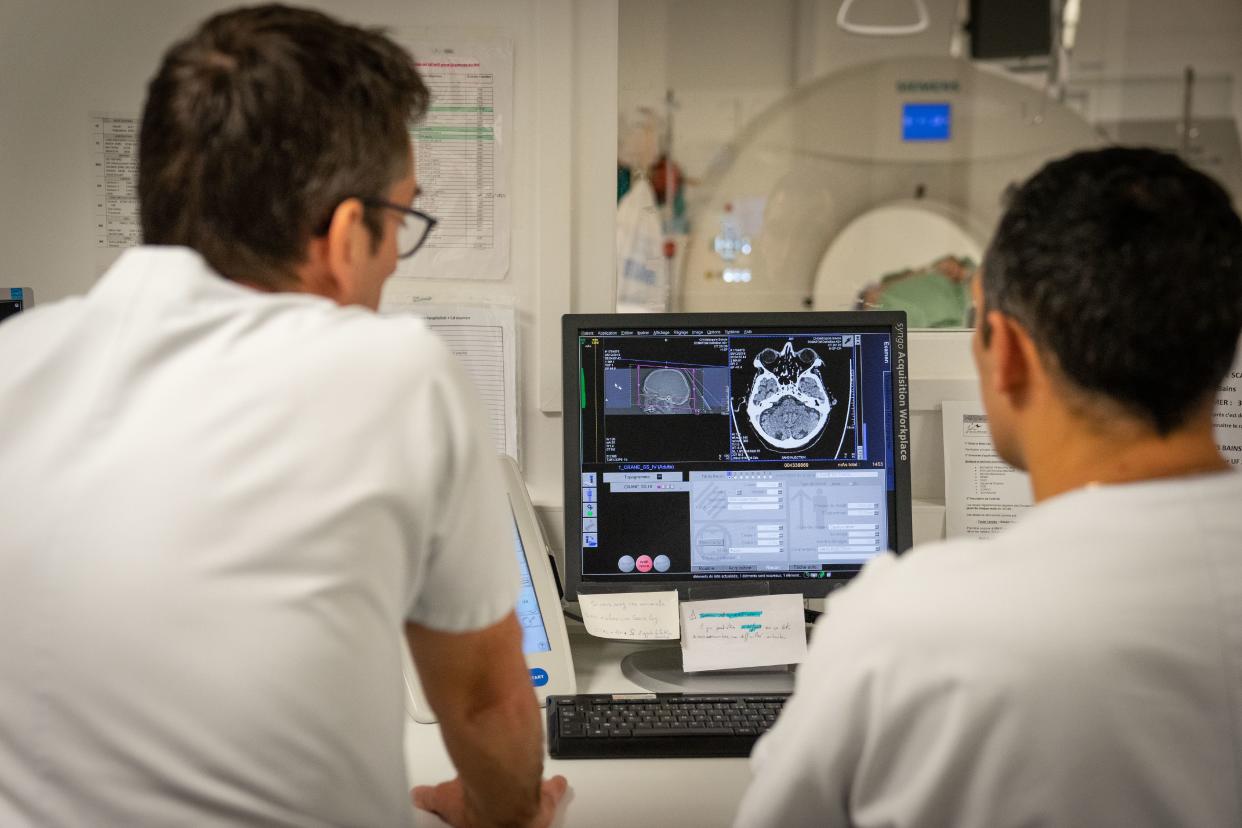 An 81-year-old patient undergoes an injected brain scanner to detect a stroke. (Photo by: BSIP/Education Images/Universal Images Group via Getty Images)