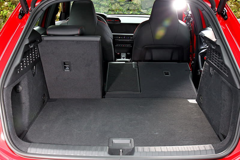 除了性能RS 3 Sportback野提供282～1,104公升實用的置物空間。