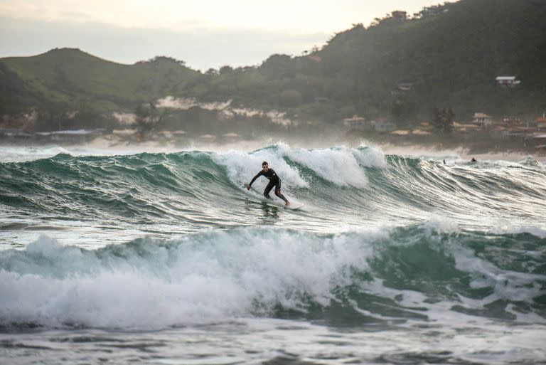 Surfeando en praia do Rosa.