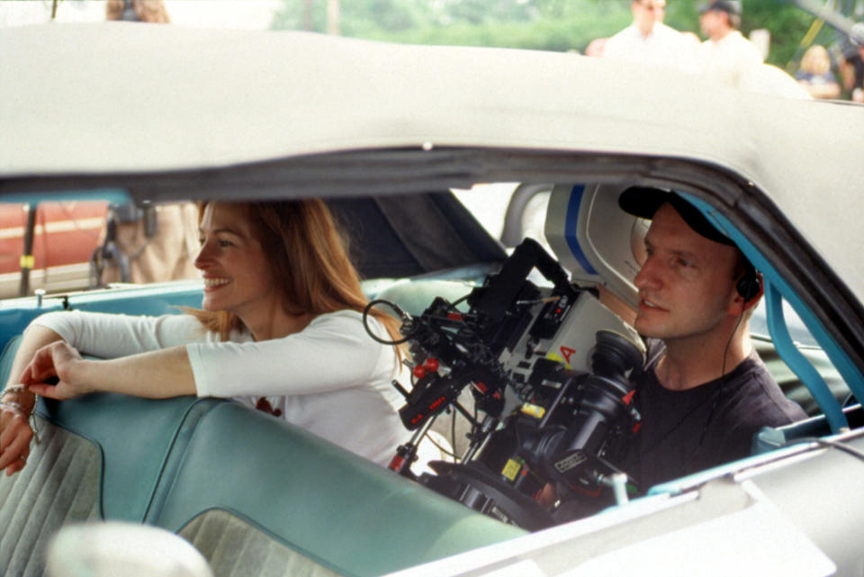 Steven Soderbergh directing Julia Roberts on the set of 'Ocean's Eleven' in 2001.