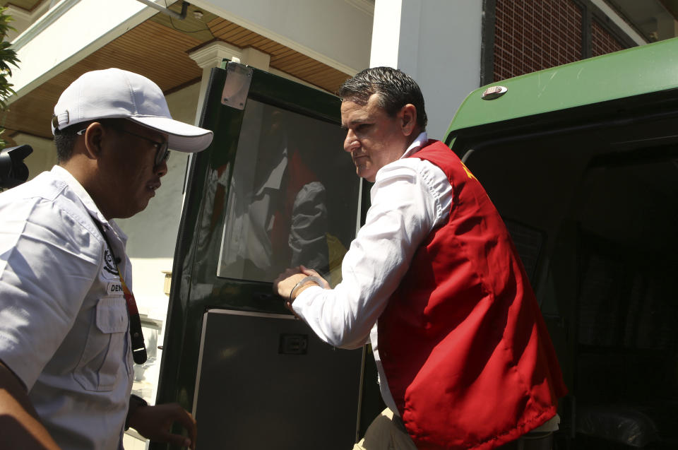 Australian Troy Smith, right, arrives at Denpasar district court for his first hearing trial in Bali, Indonesia on Thursday, June 13, 2024. Indonesian police arrested Smith on April 30 allegedly being caught with methamphetamine in his hotel.(AP Photo/Firdia Lisnawati)