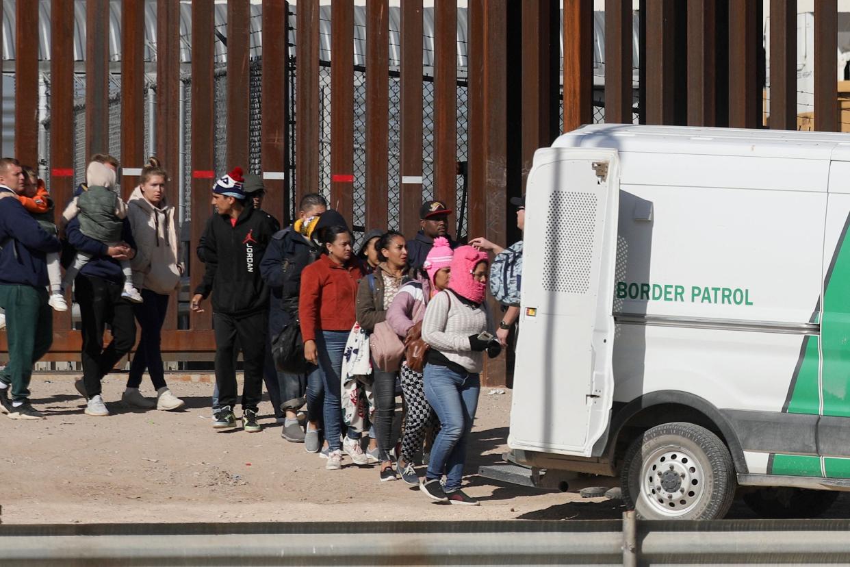 Agents of the Border Patrol transfer Venezuelan and Nicaraguan migrants after crossing the Rio Grande river from Ciudad Juarez, Chihuahua state, Mexico, to El Paso, Texas, US, to ask for political asylum on Dec. 27, 2022. - The US government's two-year-old policy of invoking Covid-19 precautions to turn away hundreds of thousands of migrants at the Mexican border will remain in place, for now, the Supreme Court ruled Tuesday. The decision to uphold the controversial rule known as Title 42 stemmed from a looming political crisis for President Joe Biden, as thousands waited at the southern border in expectation the policy was about to end.