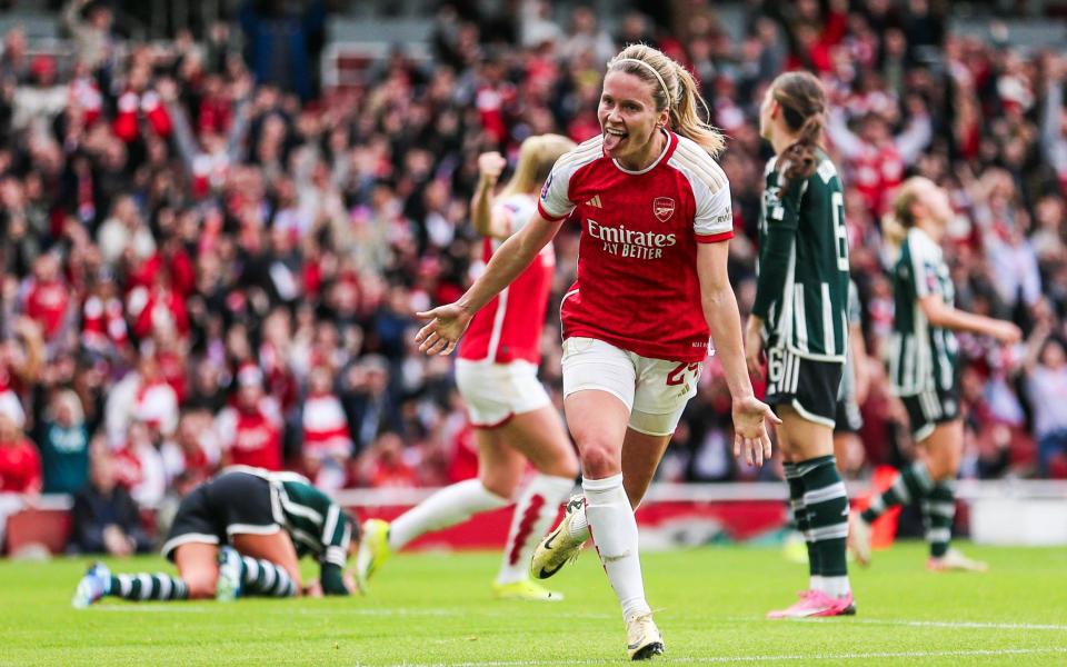 Another turning point for women's football as record-breaking Arsenal boost title hopes