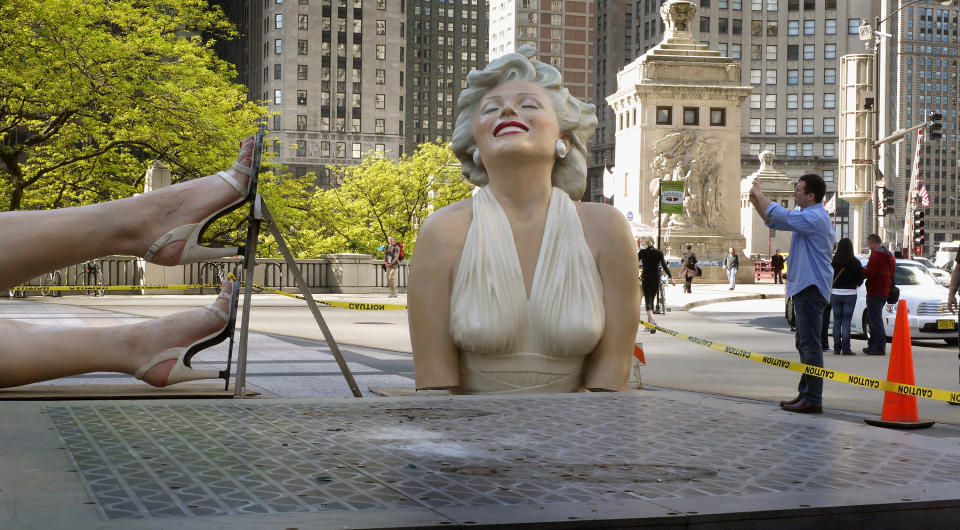 Chicago's Marilyn Monroe Statue Is Dismantled For Transport To California