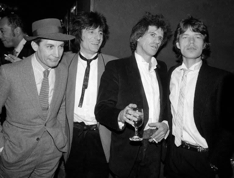 Rock'n roll maffia: Charlie Watts, Ron Wood, Keith Richards y Mick Jagger en una fiesta en Nueva York con motivo del estreno de su película Let's Spend The Night Together