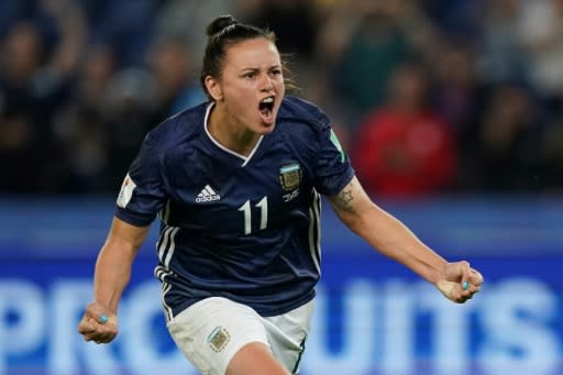 Florencia Bonsegundo scored a re-taken penalty to claim a draw against Scotland to keep Argentina's hopes of a last 16 spot alive