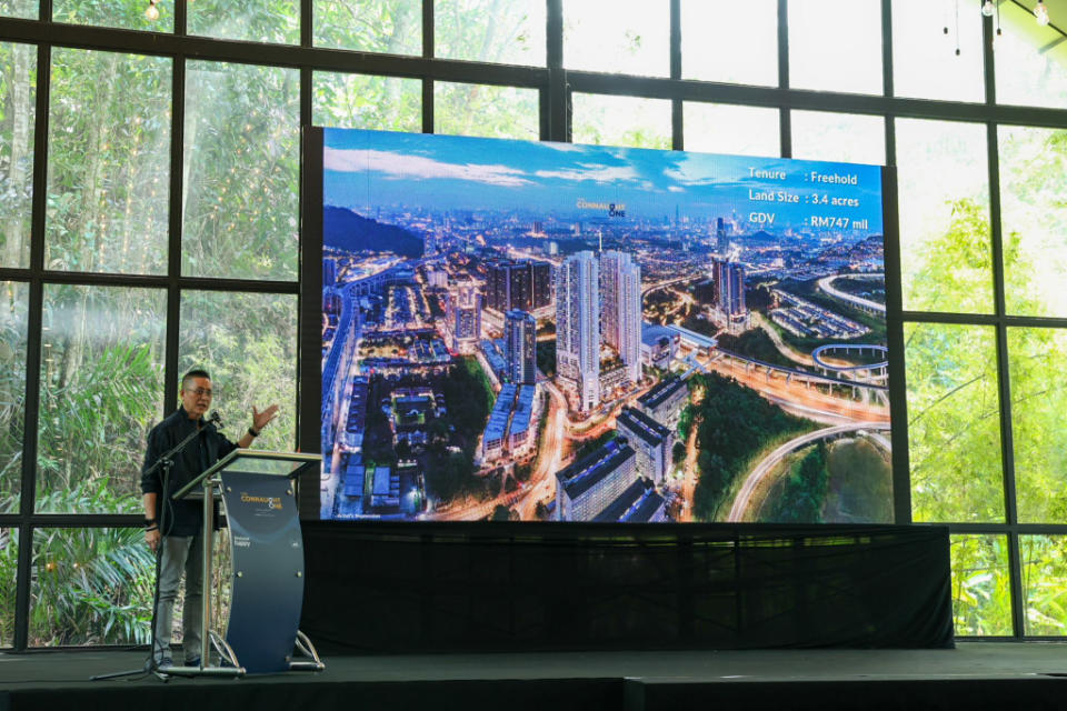 UEM Sunrise Chief Marketing Officer Kenny Wong gave his opening remarks to the attendees. He said The Connaught One is their first TOD and the first residence in their RISE Series under their Happy+ product series as part of the Company’s efforts to categorise future residential products into segments based on their homebuyers’ lifestyle and life stage needs